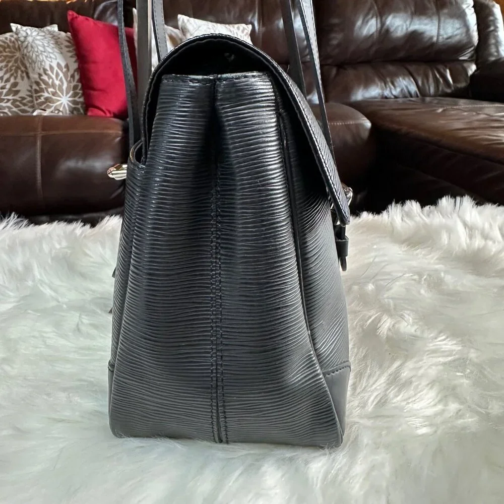 Authentic Louis Vuitton Segur Epi Leather Shoulder Bag - Picture 5 of 16